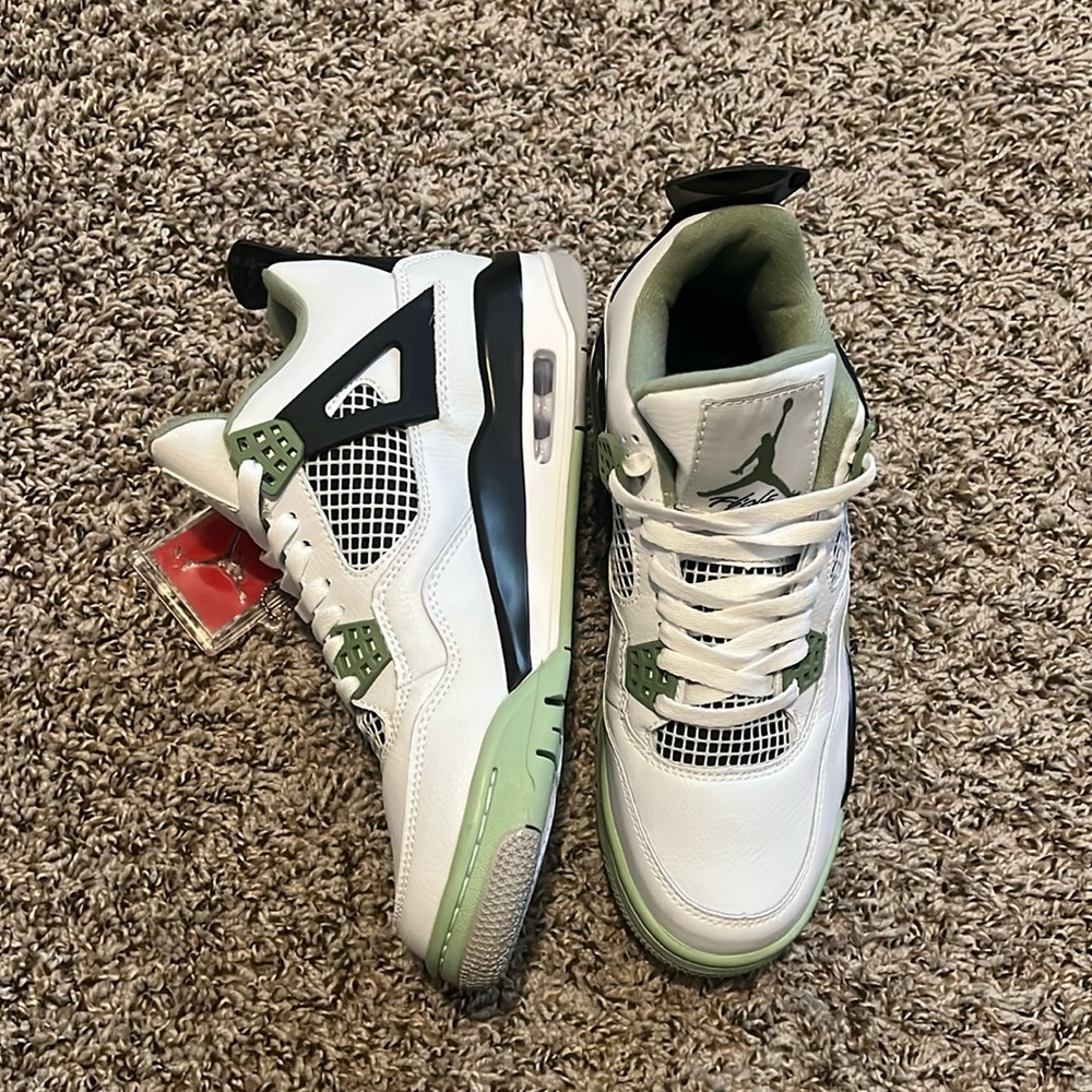 Jordan 4’s oil green mens 8